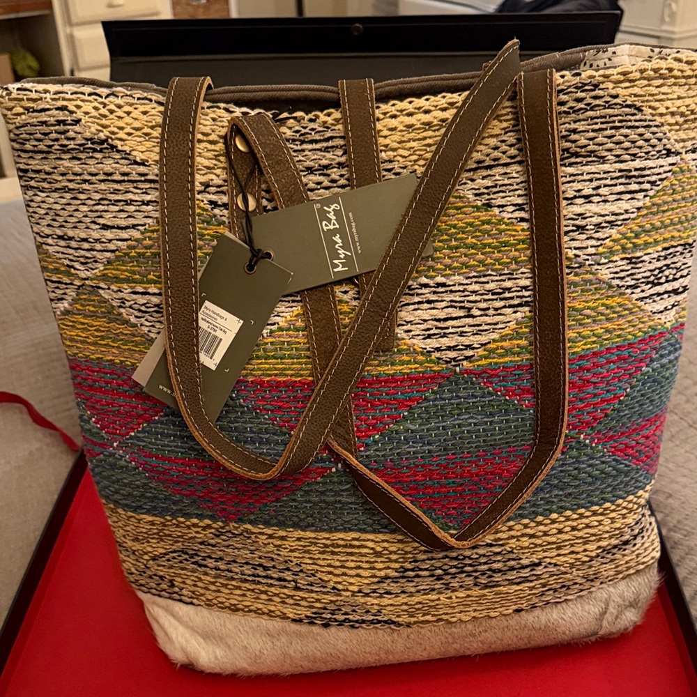 Myra Bag Colorful Woven Tote with a Vintage Spirit - Picture 2 of 15